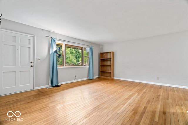 8016 Chiltern Drive, Indianapolis, IN 46268