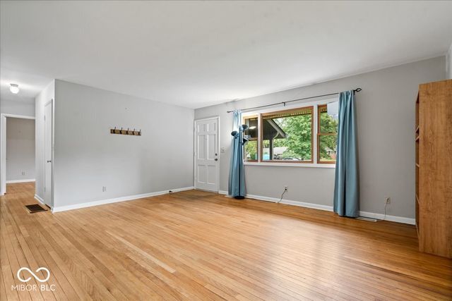 8016 Chiltern Drive, Indianapolis, IN 46268