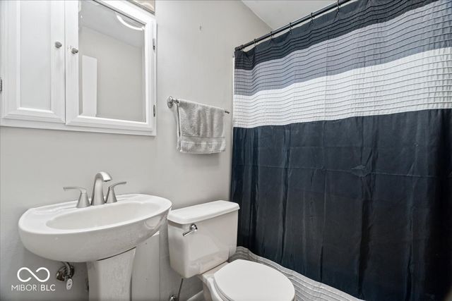 8016 Chiltern Drive, Indianapolis, IN 46268