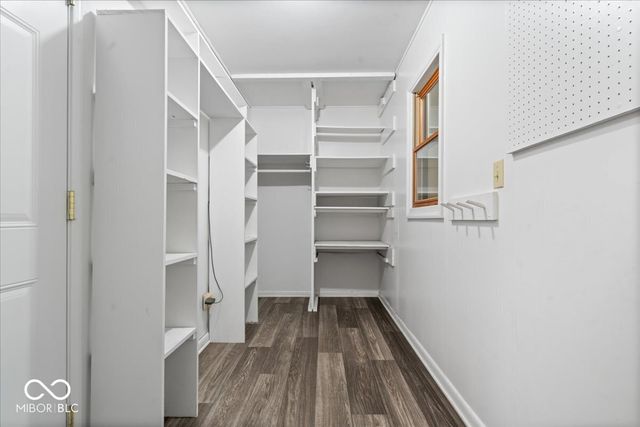 8016 Chiltern Drive, Indianapolis, IN 46268