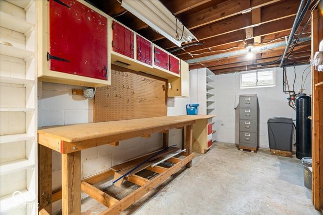 8016 Chiltern Drive, Indianapolis, IN 46268