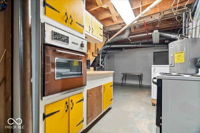 8016 Chiltern Drive, Indianapolis, IN 46268