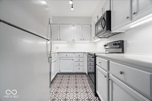 8016 Chiltern Drive, Indianapolis, IN 46268