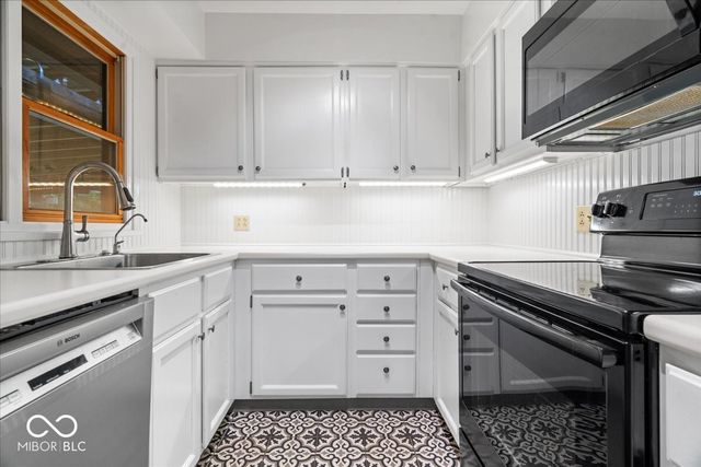 8016 Chiltern Drive, Indianapolis, IN 46268