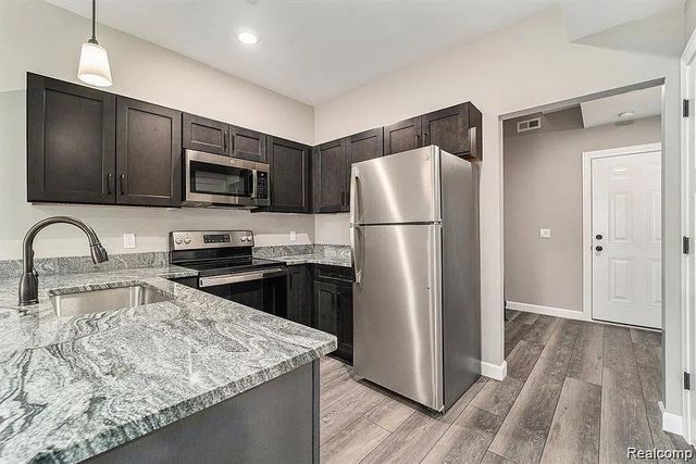 1251 E Woodward Heights Boulevard 17, Hazel Park, MI 48030