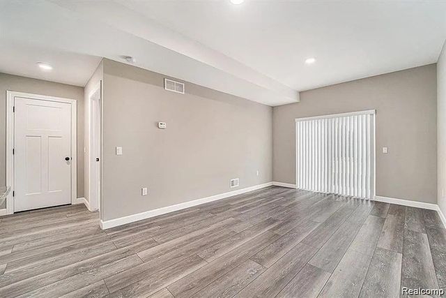 1251 E Woodward Heights Boulevard 17, Hazel Park, MI 48030