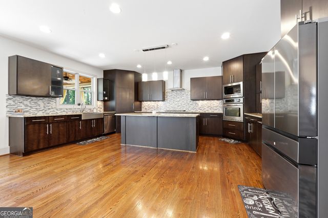 5068 Bentwater Lane SW, Lilburn, GA 30047