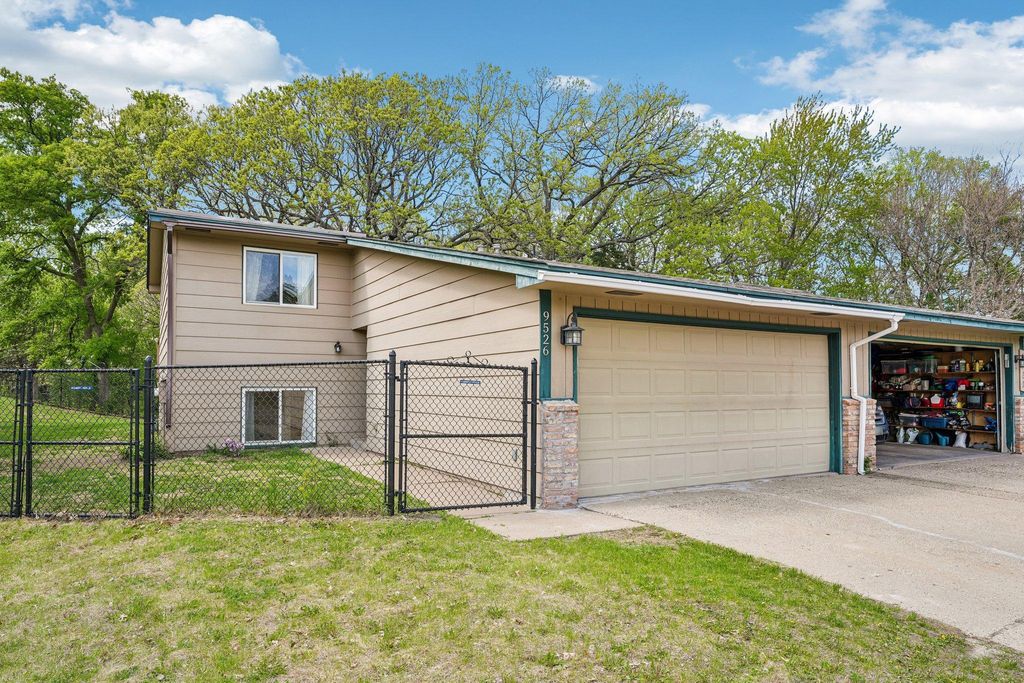 9526 Grey Widgeon Place, Eden Prairie, MN 55347 — exterior