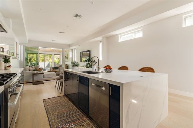 664 Rosecrans Avenue, Manhattan Beach, CA 90266