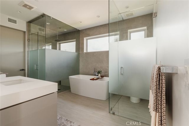 664 Rosecrans Avenue, Manhattan Beach, CA 90266