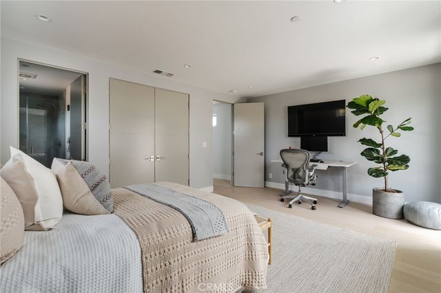 664 Rosecrans Avenue, Manhattan Beach, CA 90266