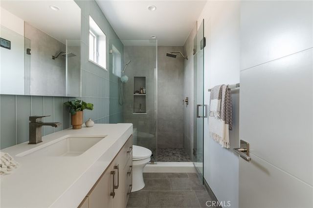 664 Rosecrans Avenue, Manhattan Beach, CA 90266
