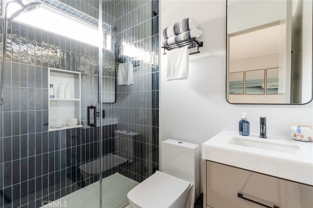 664 Rosecrans Avenue, Manhattan Beach, CA 90266