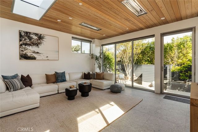 664 Rosecrans Avenue, Manhattan Beach, CA 90266
