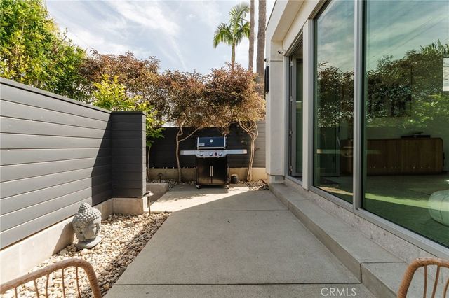 664 Rosecrans Avenue, Manhattan Beach, CA 90266