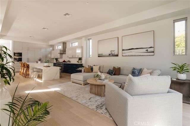 664 Rosecrans Avenue, Manhattan Beach, CA 90266