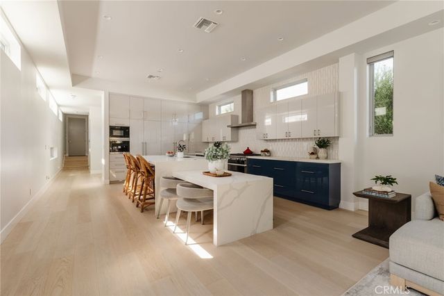 664 Rosecrans Avenue, Manhattan Beach, CA 90266