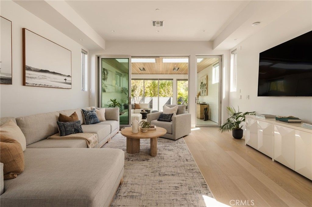 664 Rosecrans Avenue, Manhattan Beach, CA 90266