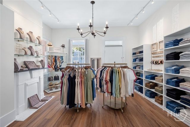 22 E 37th Street, Savannah, GA 31401
