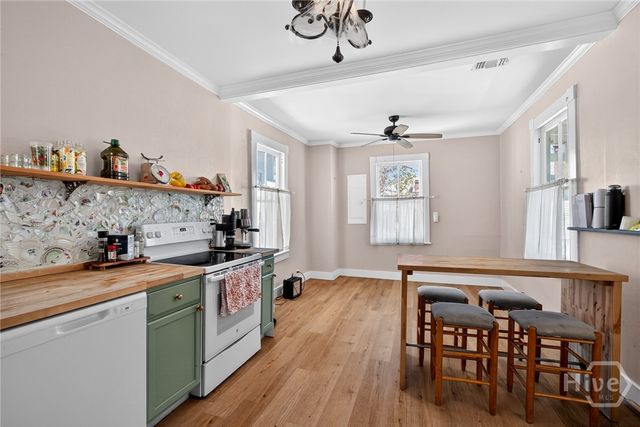 22 E 37th Street, Savannah, GA 31401