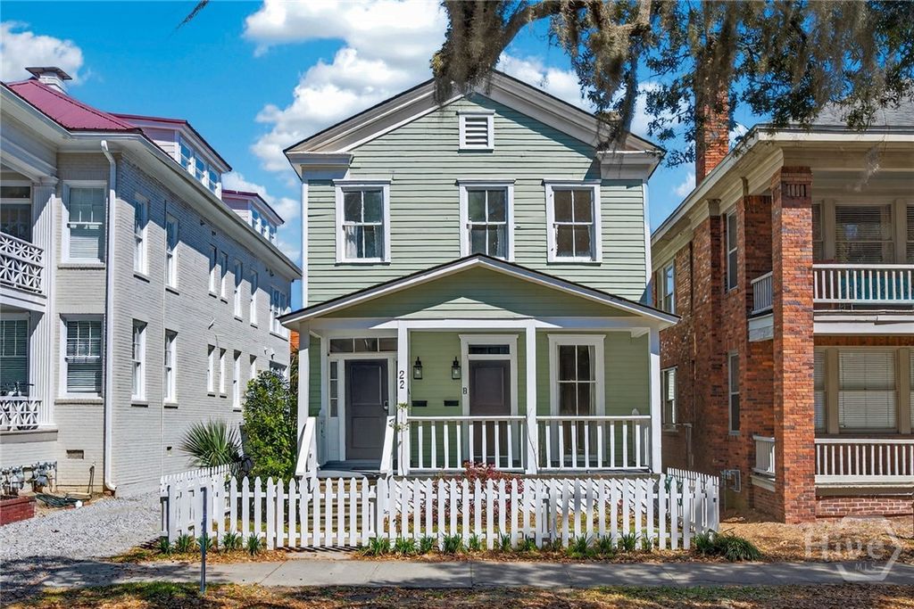 22 E 37th Street, Savannah, GA 31401