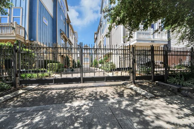 923 Byrne Street, Houston, TX 77009