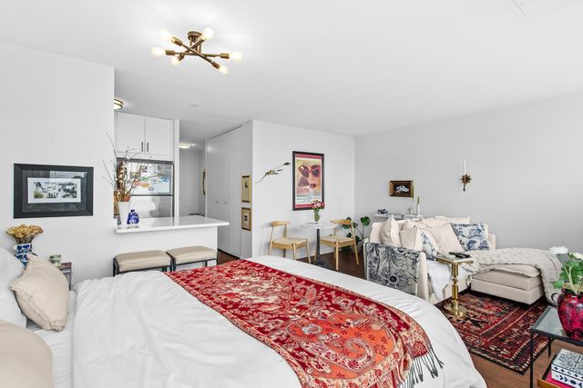 4343 N Clarendon Avenue 2801, Chicago, IL 60613