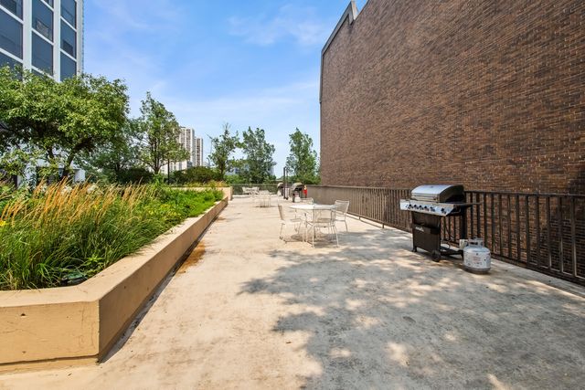 4343 N Clarendon Avenue 2801, Chicago, IL 60613