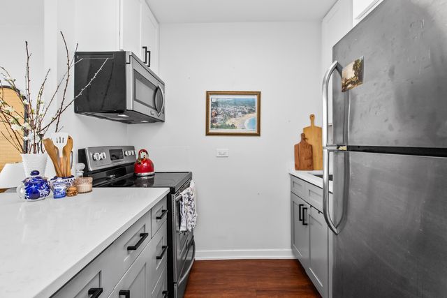4343 N Clarendon Avenue 2801, Chicago, IL 60613