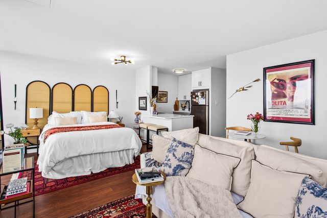 4343 N Clarendon Avenue 2801, Chicago, IL 60613