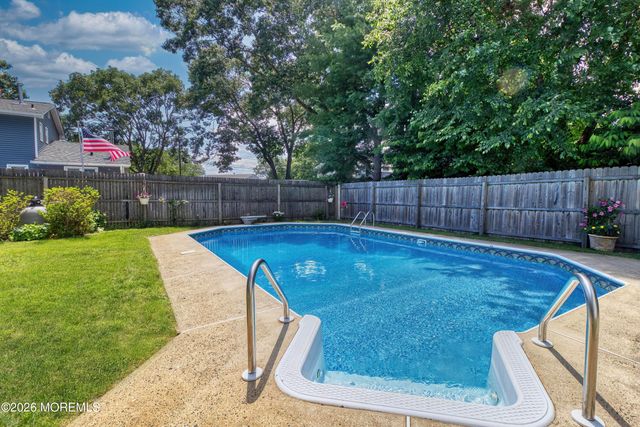 111 Poplar Way, Brick, NJ 08724
