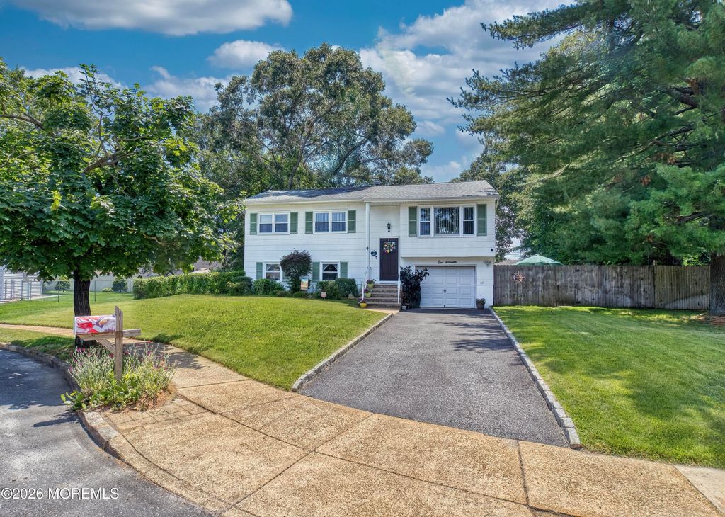 111 Poplar Way, Brick, NJ 08724