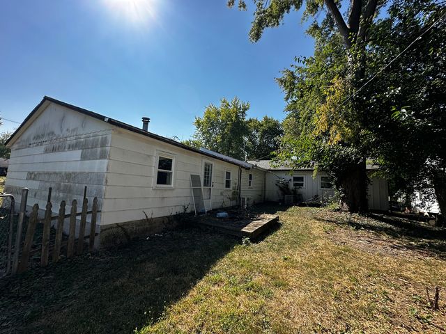 2710 E Illinois Street, Urbana, IL 61802