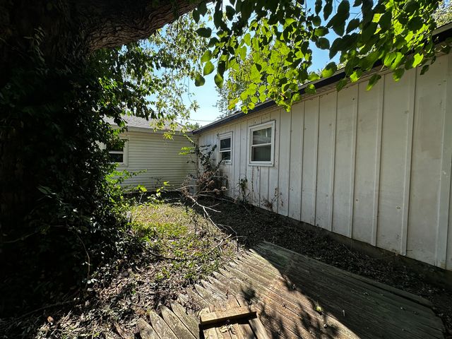 2710 E Illinois Street, Urbana, IL 61802