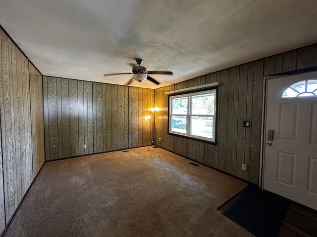 2710 E Illinois Street, Urbana, IL 61802