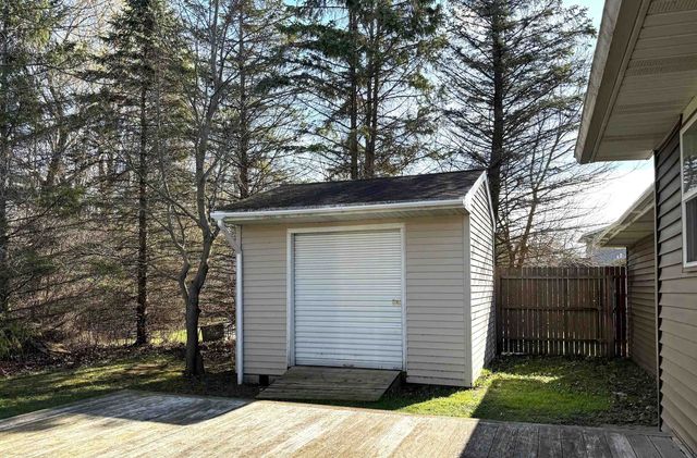 106 River Trail Drive, Bay City, MI 48706