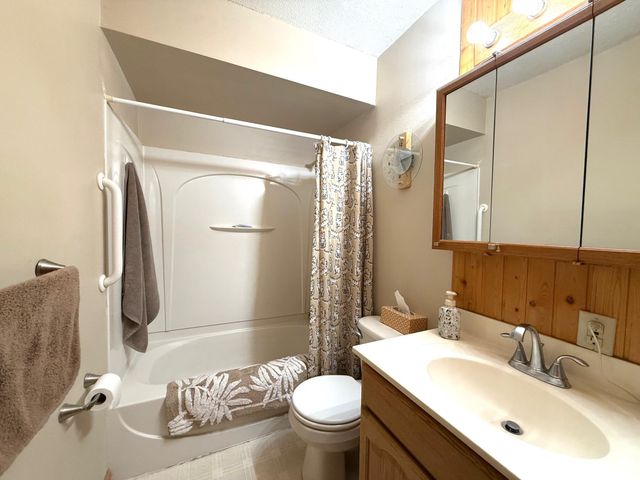 106 River Trail Drive, Bay City, MI 48706