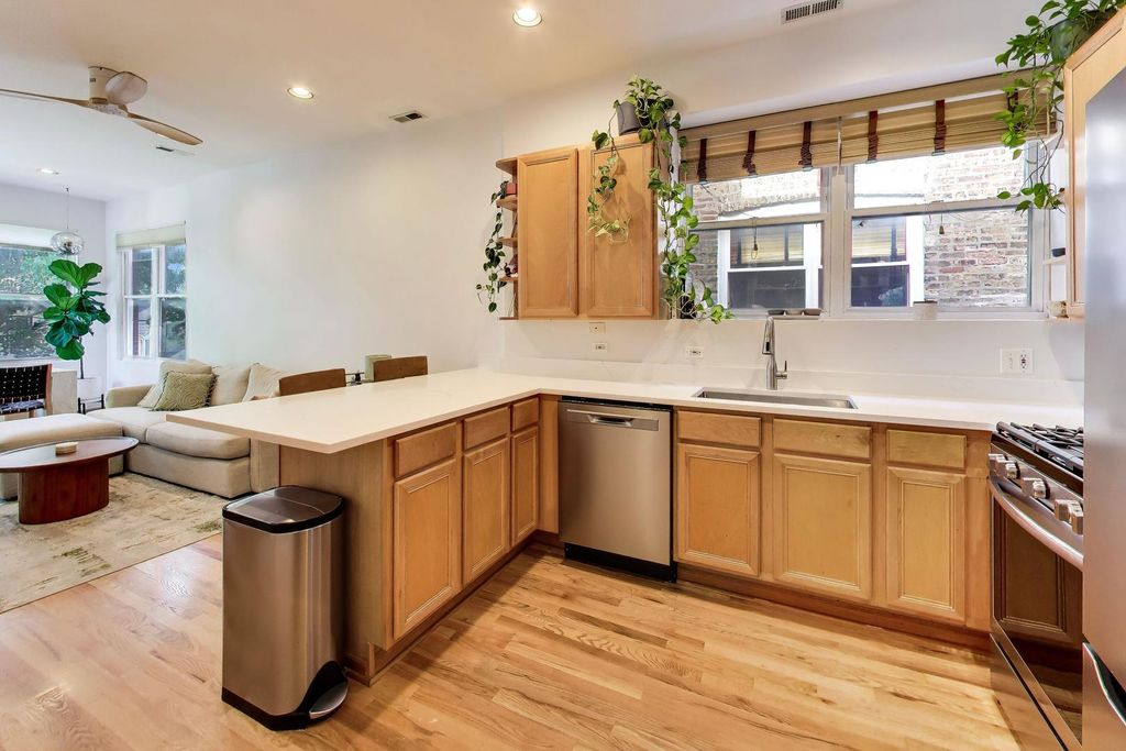 2236 N Maplewood Avenue 2, Chicago, IL 60647 — photo 3