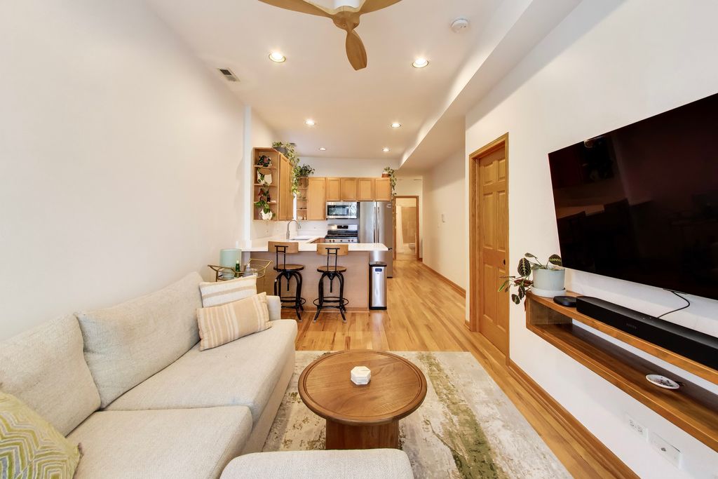 2236 N Maplewood Avenue 2, Chicago, IL 60647 — photo 5