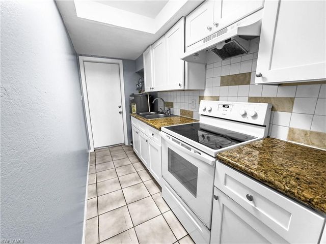 6617 Warwick CIR, Fort Myers, FL 33919