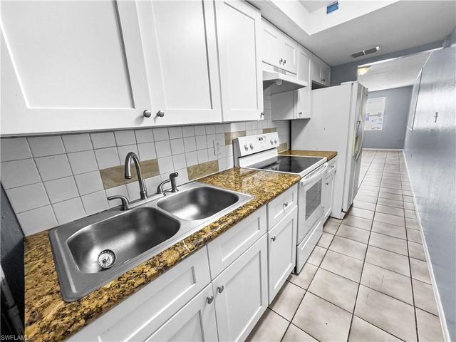 6617 Warwick CIR, Fort Myers, FL 33919