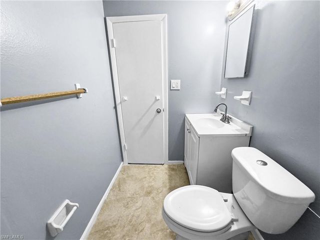 6617 Warwick CIR, Fort Myers, FL 33919