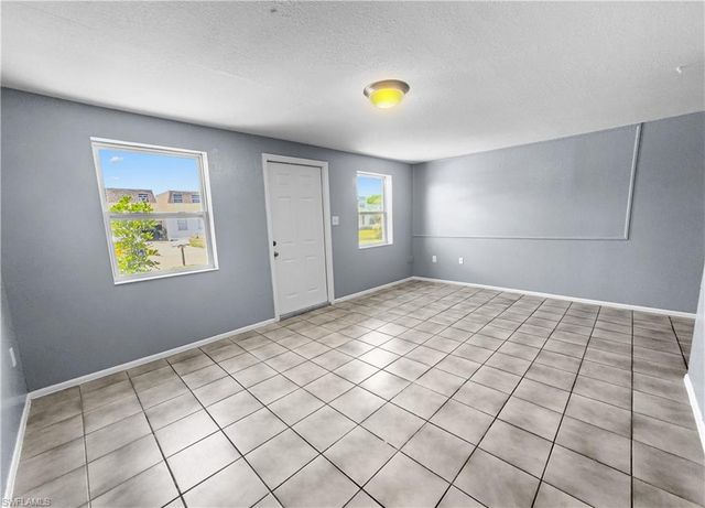 6617 Warwick CIR, Fort Myers, FL 33919