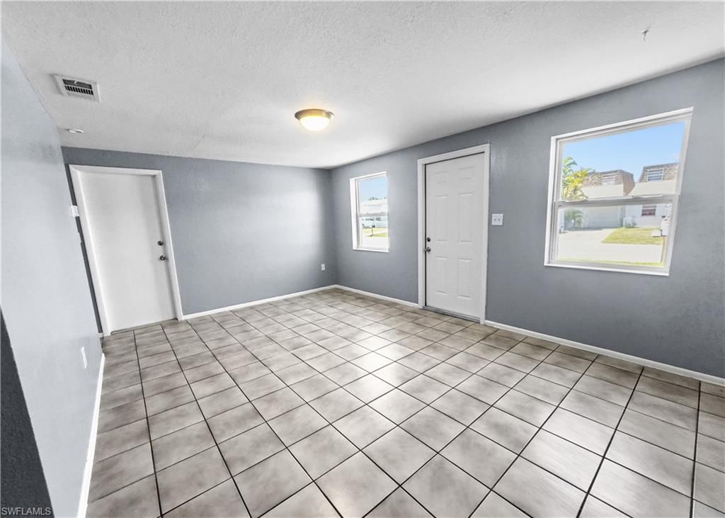 6617 Warwick CIR, Fort Myers, FL 33919