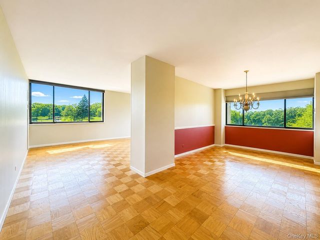 269-10 Grand Central Parkway 4O, Floral Park, NY 11005