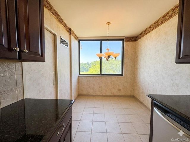 269-10 Grand Central Parkway 4O, Floral Park, NY 11005