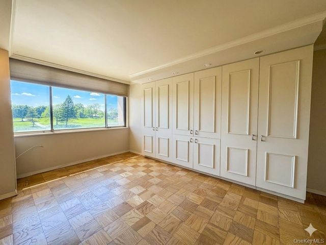 269-10 Grand Central Parkway 4O, Floral Park, NY 11005