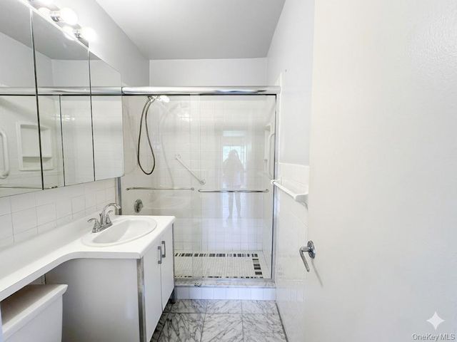 269-10 Grand Central Parkway 4O, Floral Park, NY 11005