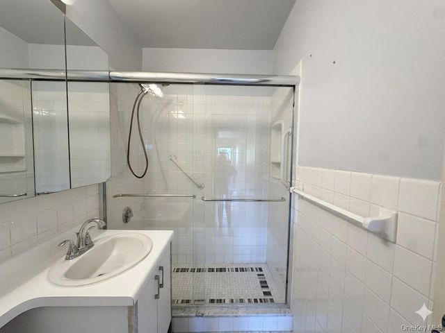 269-10 Grand Central Parkway 4O, Floral Park, NY 11005