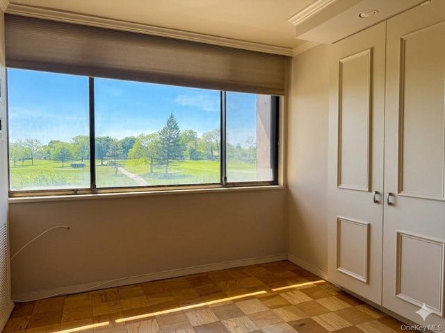 269-10 Grand Central Parkway 4O, Floral Park, NY 11005